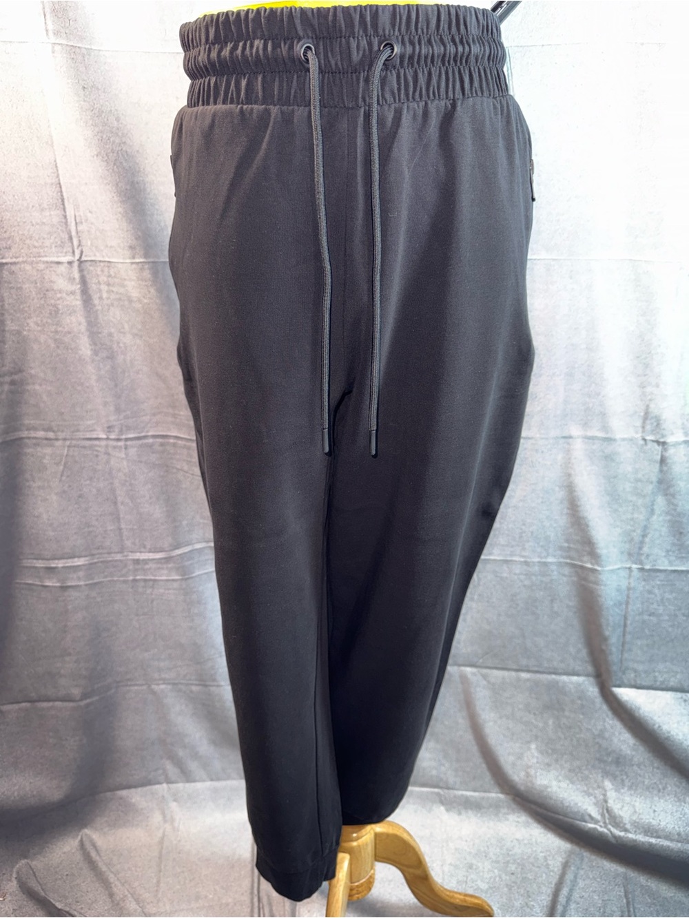 2219-Old Navy Black Elastic Waist Jogger Pants